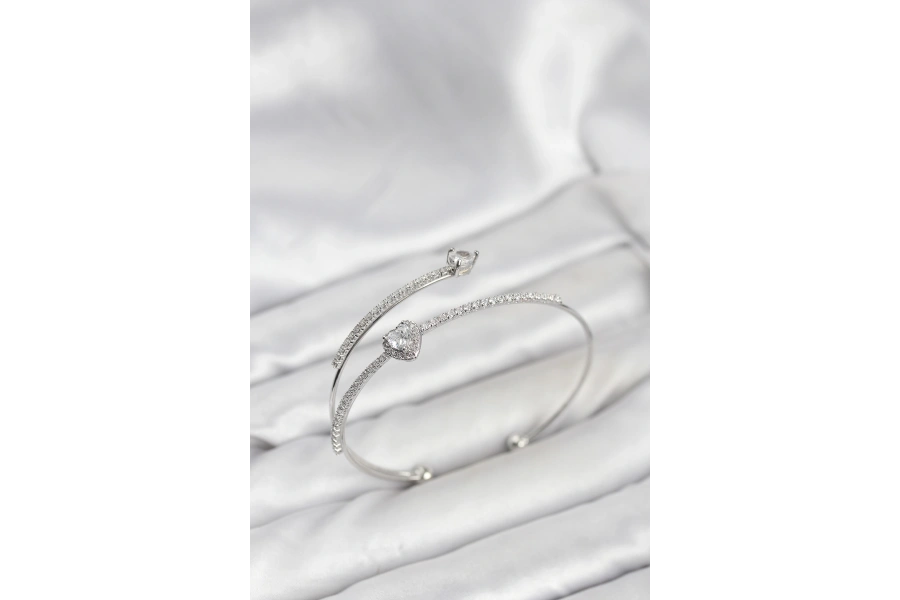 Shoecide Kalp Model Pirinç Gümüş Renk Kadın Bileklik