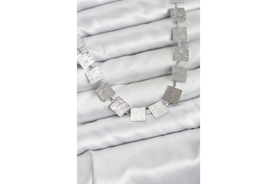 Shoecide Kare Plaka Model Gümüş Renk Kadın Kolye