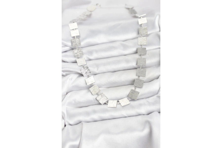 Shoecide Kare Plaka Model Gümüş Renk Kadın Kolye