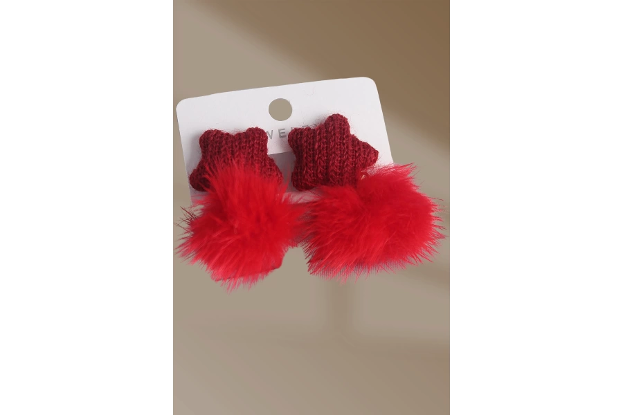 Shoecide Kırmızı Renk Tüylü Yıldız Ponpon Model Kadın Küpe