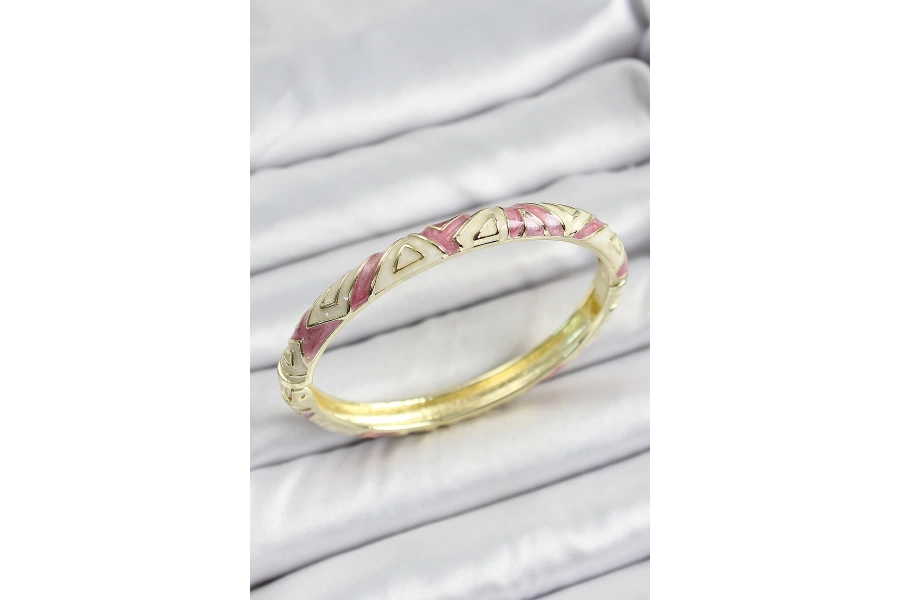Shoecide Mineli Pirinç Gold Renk Beyaz Ve Pembe Geometrik Desenli Kadın Kelepçe
