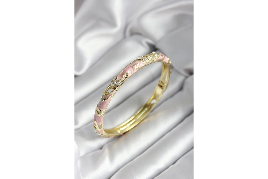 Shoecide Mineli Pirinç Pembe Çiçek Desenli Gold Renk Kadın Kelepçe