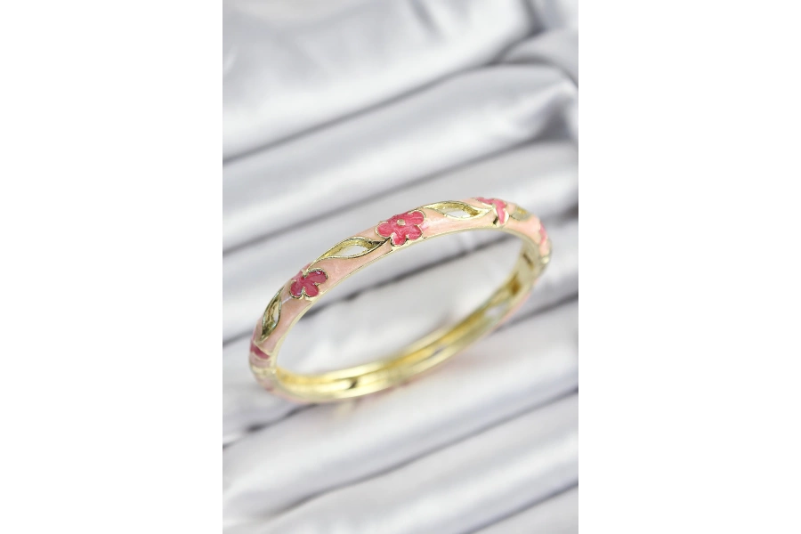 Shoecide Mineli Pirinç Pembe Çiçek Motifli Gold Renk Kadın Kelepçe