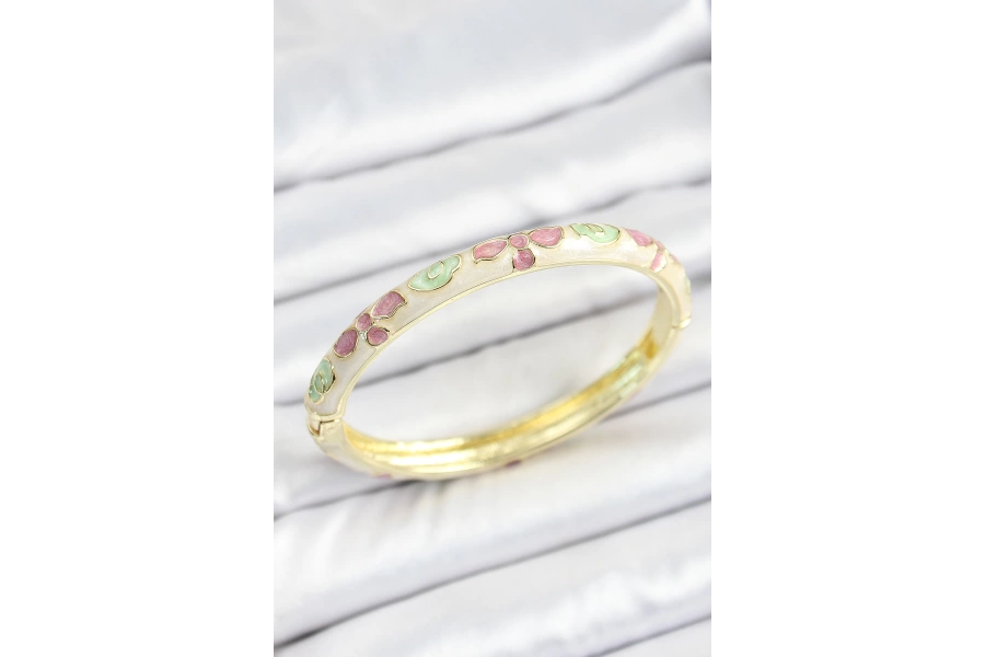 Shoecide Mineli Pirinç Yeşil Pembe Çiçek Desenli Gold Renk Kadın Kelepçe