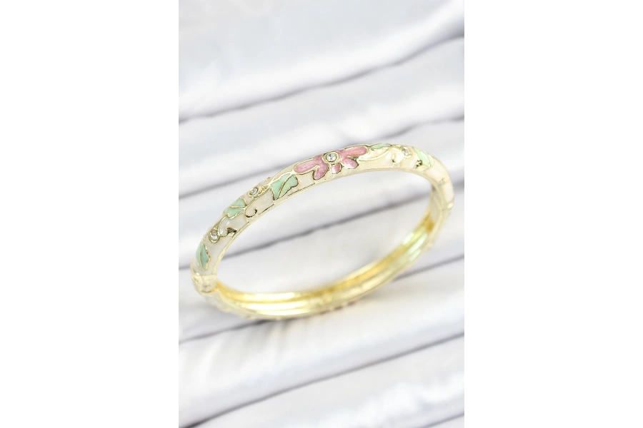 Shoecide Mineli Pirinç Zirkon Taşlı Yeşil Pembe Çiçek Desenli Gold Renk Kadın Kelepçe