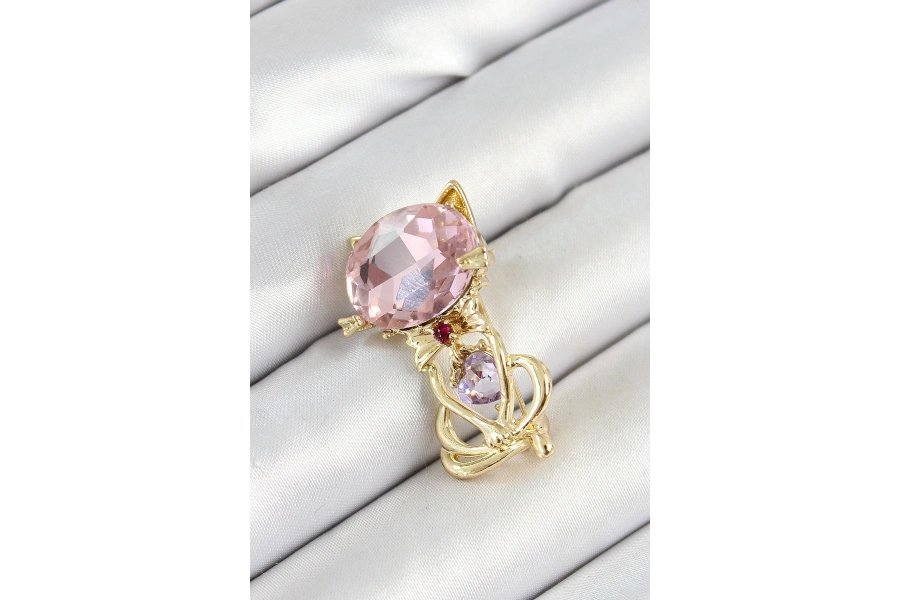 Shoecide Pembe Zirkon Taşlı Kap Detaylı Kedi Figürlü Gold Renk Kadın Broş