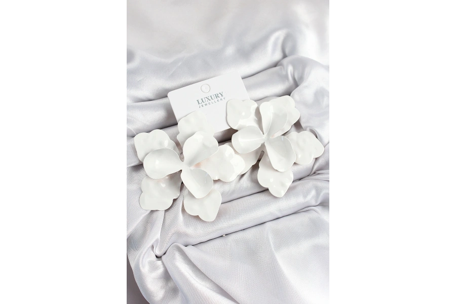 Shoecide Pirinç Beyaz Çiçek Model Kadın Küpe