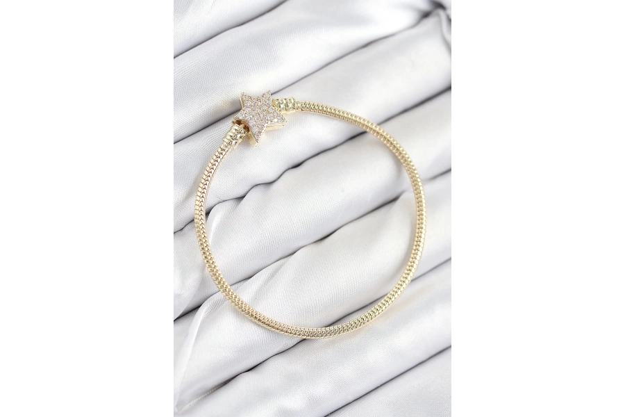 Shoecide Pirinç Charm Zirkon Taşlı Yıldız Model Gold Renk Kadın Bileklik