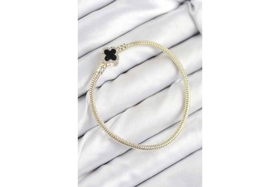 Shoecide Pirinç Charm Zirkon Taşlı Yonca Model Gold Renk Kadın Bileklik