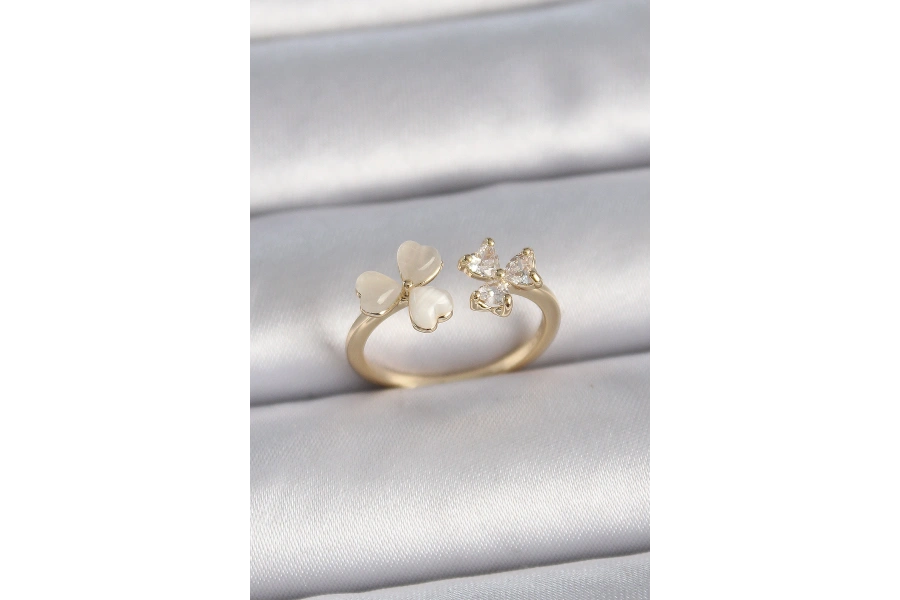 Shoecide Pirinç Gold Renk Ayarlanabilir Zirkon Taşlı Kalp Beyaz Mineli Model Kadın Yüzük