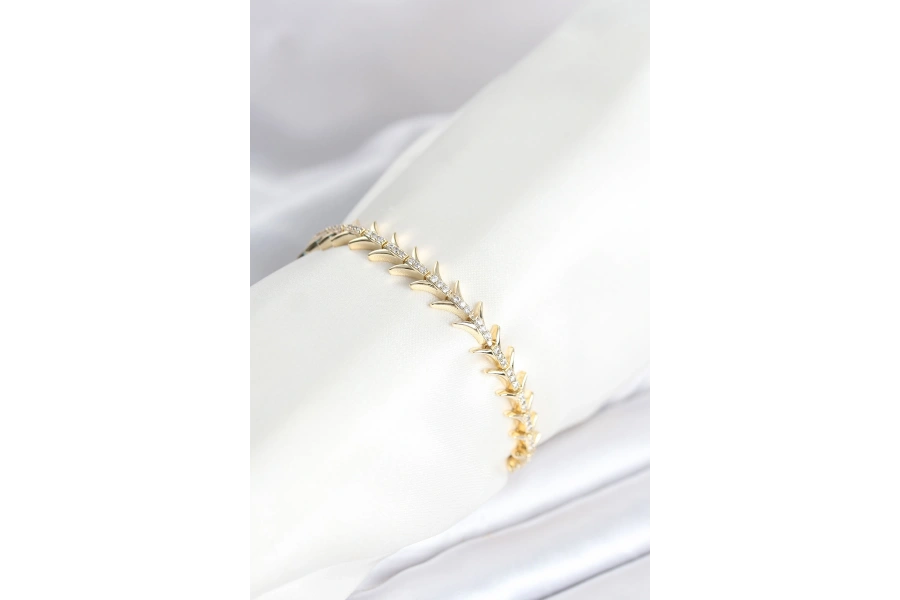 Shoecide Pirinç Gold Renk Balık Sırtı Model Zirkon Taşlı Kadın Bileklik