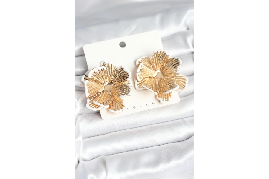 Shoecide Pirinç Gold Renk Beyaz Mine Detaylı Lotus Kadın Küpe