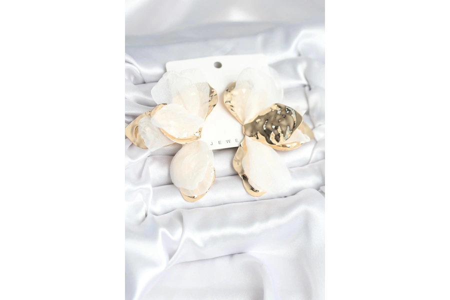 Shoecide Pirinç Gold Renk Beyaz Tüllü Lotus Kadın Küpe