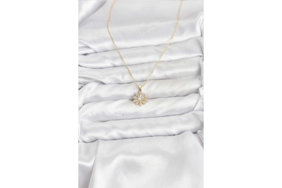 Shoecide Pirinç Gold Renk Çiçek Model Kadın Kolye