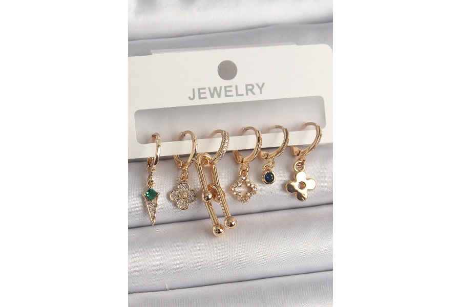 Shoecide Pirinç Gold Renk Çoklu Figür Kadın Küpe Seti