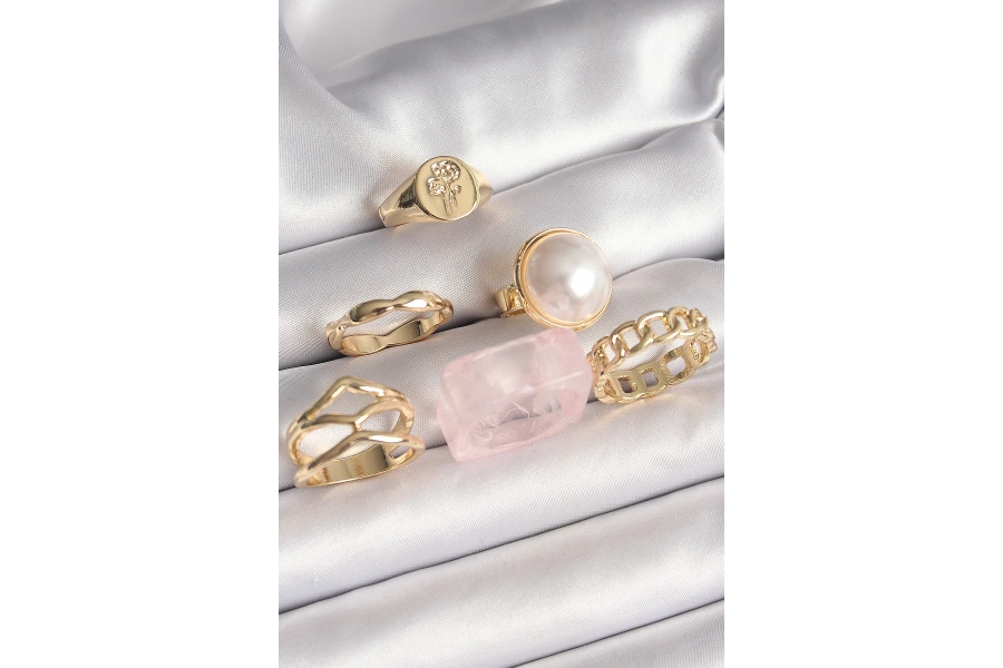 Shoecide Pirinç Gold Renk Daire 3d İncili Figür Zincir Model Gül İşleme Detaylı 6lı Kadın Yüzük Seti