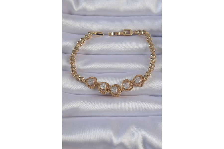 Shoecide Pirinç Gold Renk İçi Zirkon Taşlı Kalp Figürlü Bileklik