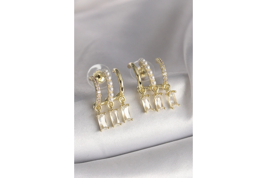 Shoecide Pirinç Gold Renk İnci Detay Sallantı Zirkon Taşlı Kadın Küpe