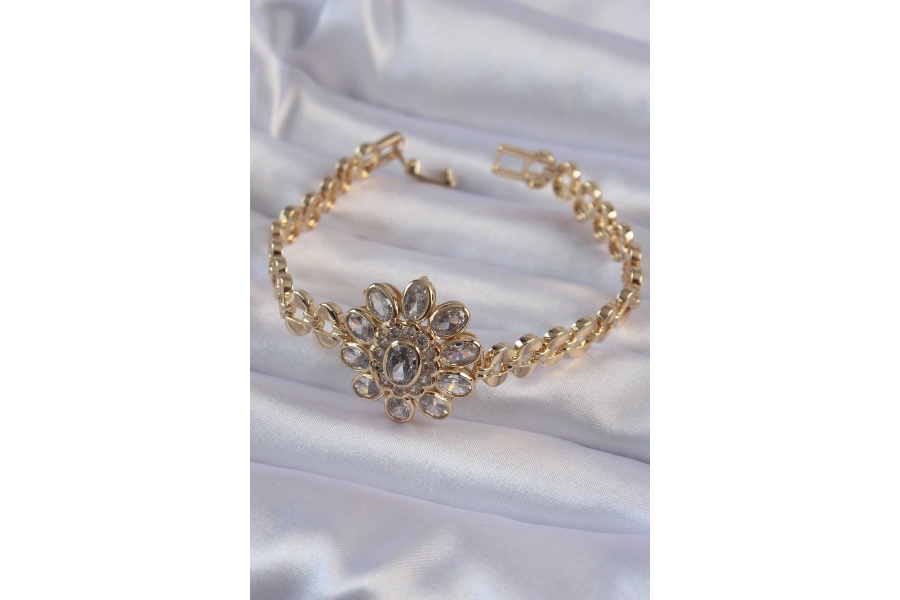 Shoecide Pirinç Gold Renk İri Zirkon Taşlı Çiçek Figürlü Bileklik