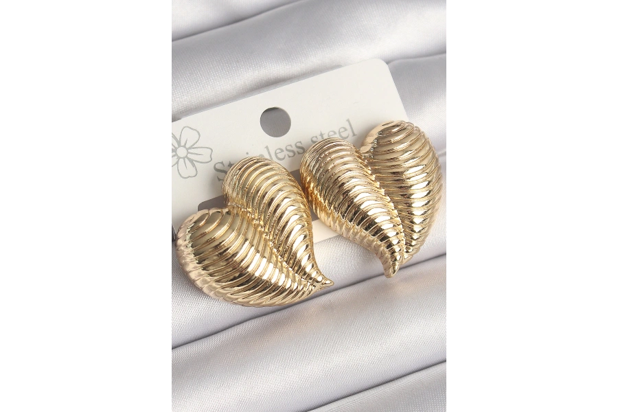 Shoecide Pirinç Gold Renk İşlemeli Bomba Kalp Model Kadın Küpe