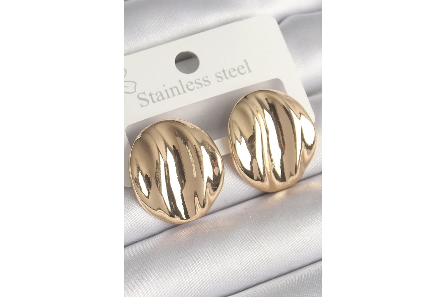 Shoecide Pirinç Gold Renk İşlemeli Daire Plaka Model Kadın Küpe