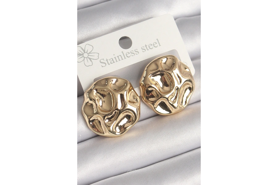 Shoecide Pirinç Gold Renk İşlemeli Daire Plaka Model Kadın Küpe