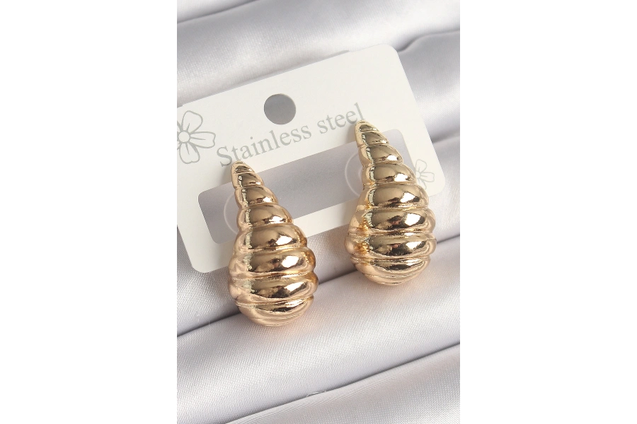Shoecide Pirinç Gold Renk İşlemeli Damla Model Kadın Küpe