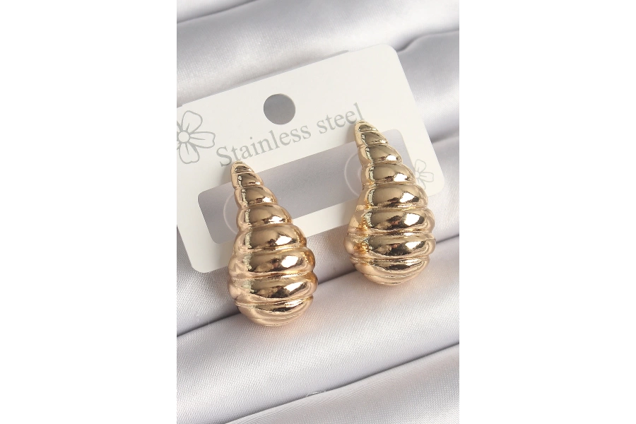 Shoecide Pirinç Gold Renk İşlemeli Damla Model Kadın Küpe