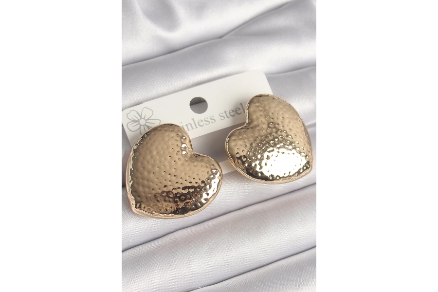 Shoecide Pirinç Gold Renk İşlemeli Kalp Model Kadın Küpe