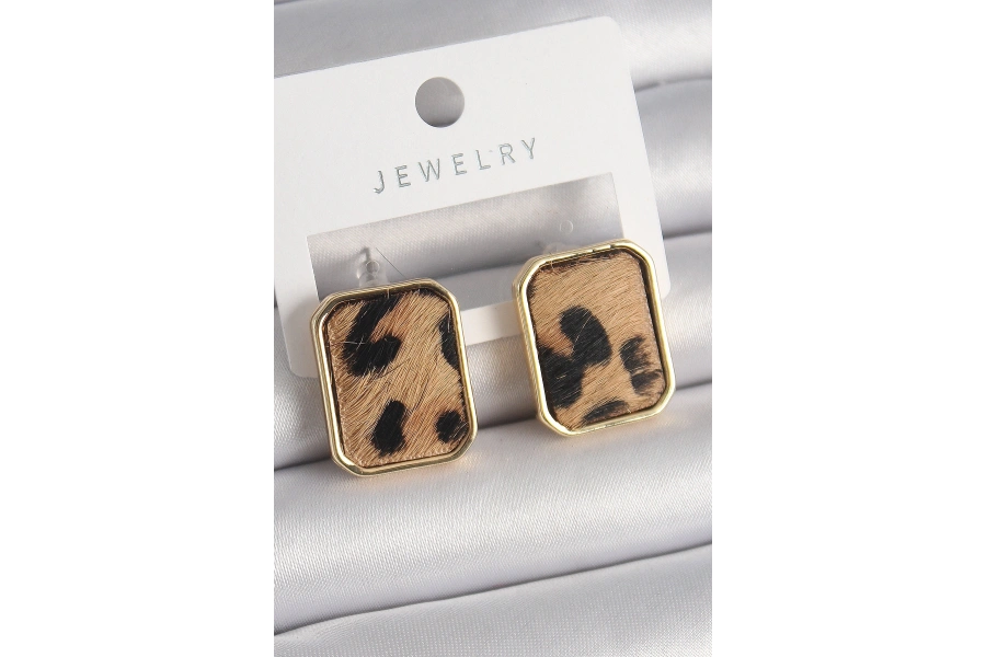 Shoecide Pirinç Gold Renk Kare Leopar Desen Model Kadın Küpe
