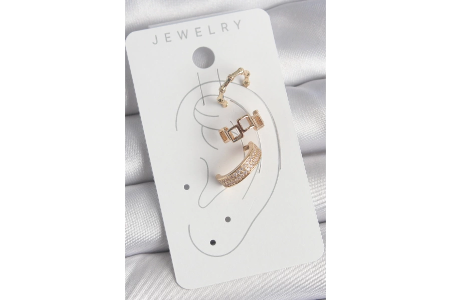 Shoecide Pirinç Gold Renk Kare Model Zirkon Taşlı 3lü Model Kadın Kıkırdak Küpe