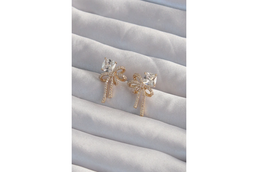 Shoecide Pirinç Gold Renk Kare Zirkon Taşlı Fiyonk Küpe