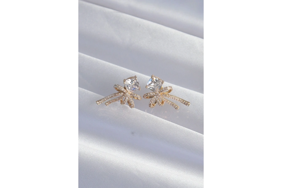 Shoecide Pirinç Gold Renk Kare Zirkon Taşlı Fiyonk Küpe