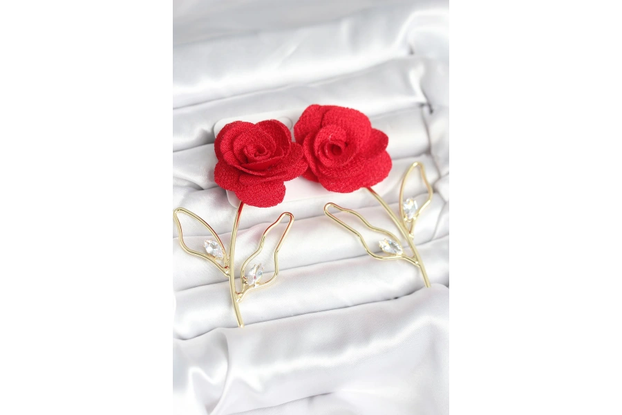 Shoecide Pirinç Gold Renk Kırmızı Gül Model Kadın Küpe