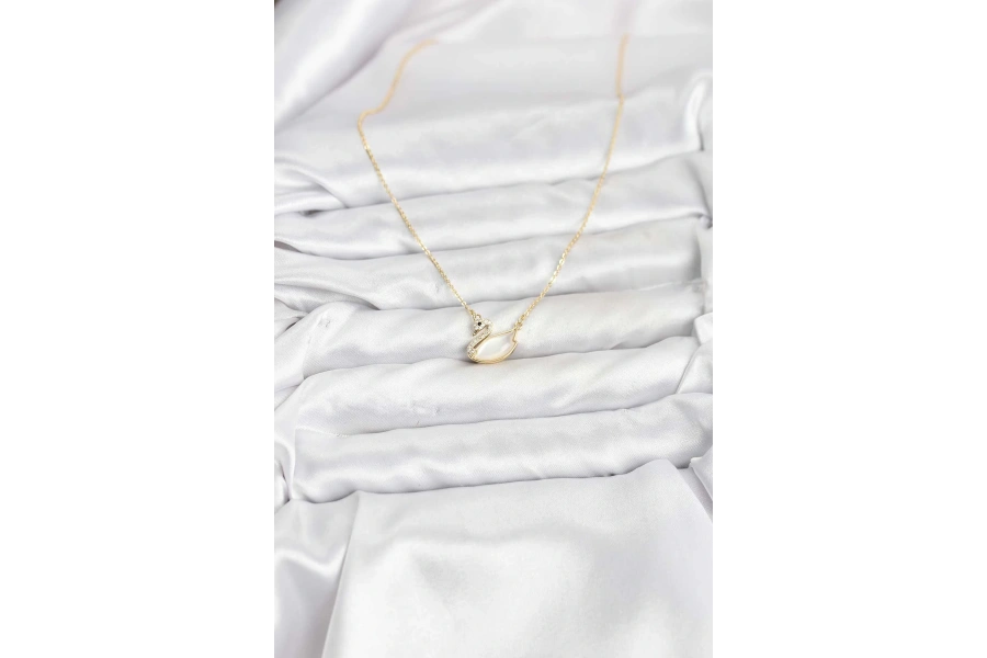 Shoecide Pirinç Gold Renk Kuğu Model Kadın Kolye