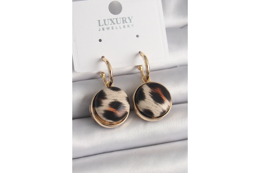 Shoecide Pirinç Gold Renk Leopar Desenli Daire Model Kadın Küpe