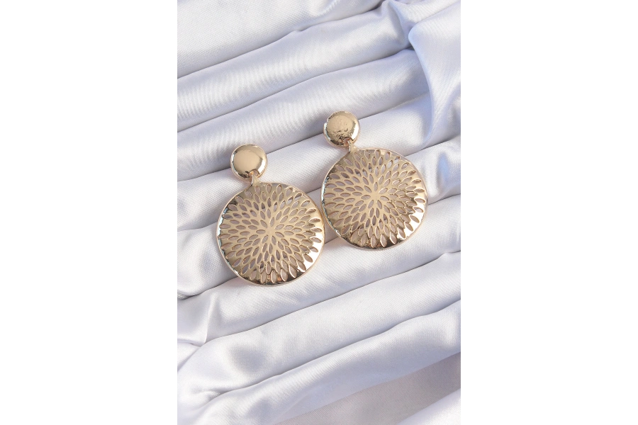 Shoecide Pirinç Gold Renk Oval İşlemeli Küpe