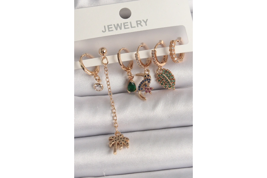 Shoecide Pirinç Gold Renk Sallantı Zirkon Taşlı Ağaç Figür Kadın Küpe Seti