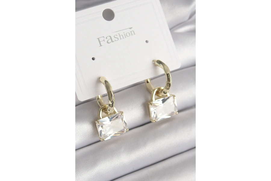 Shoecide Pirinç Gold Renk Sallantı Zirkon Taşlı Çanta Model Kadın Küpe