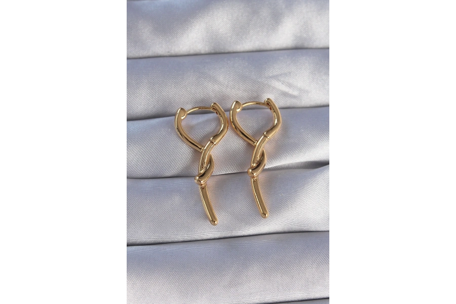 Shoecide Pirinç Gold Renk Sarmal Çubuk Tasarımlı Uzun Küpe