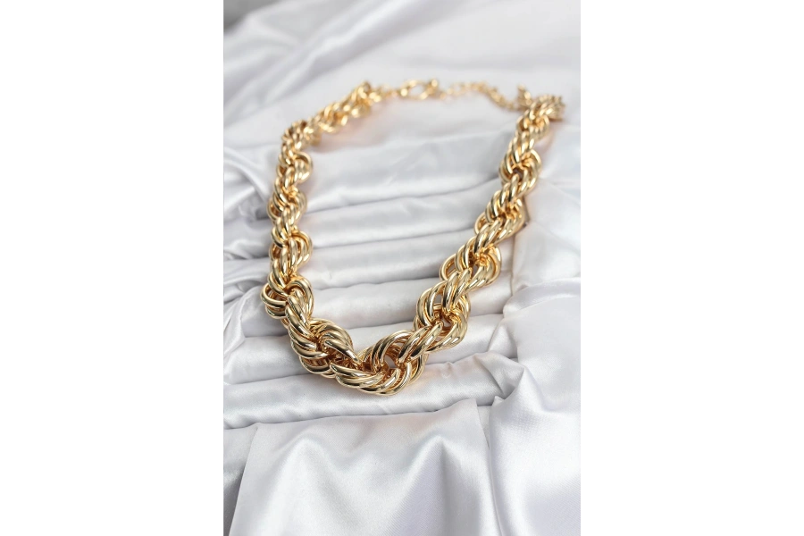 Shoecide Pirinç Gold Renk Sarmal Halat Model Kadın Kolye