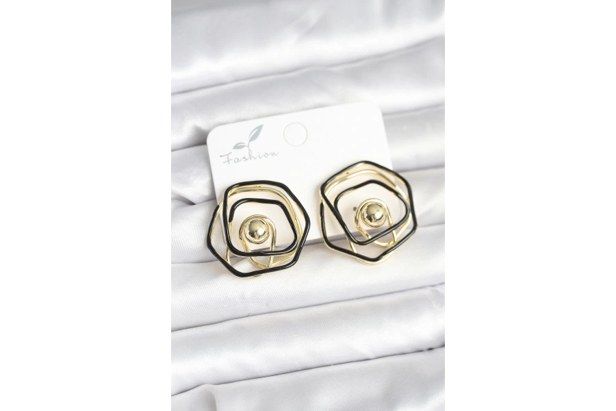 Shoecide Pirinç Gold Renk Siyah Mineli Geometrik Gül Model Kadın Küpe