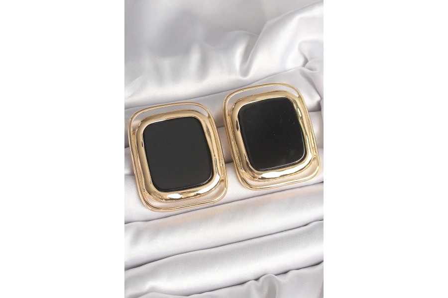 Shoecide Pirinç Gold Renk Siyah Mineli Kare Model Kadın Küpe