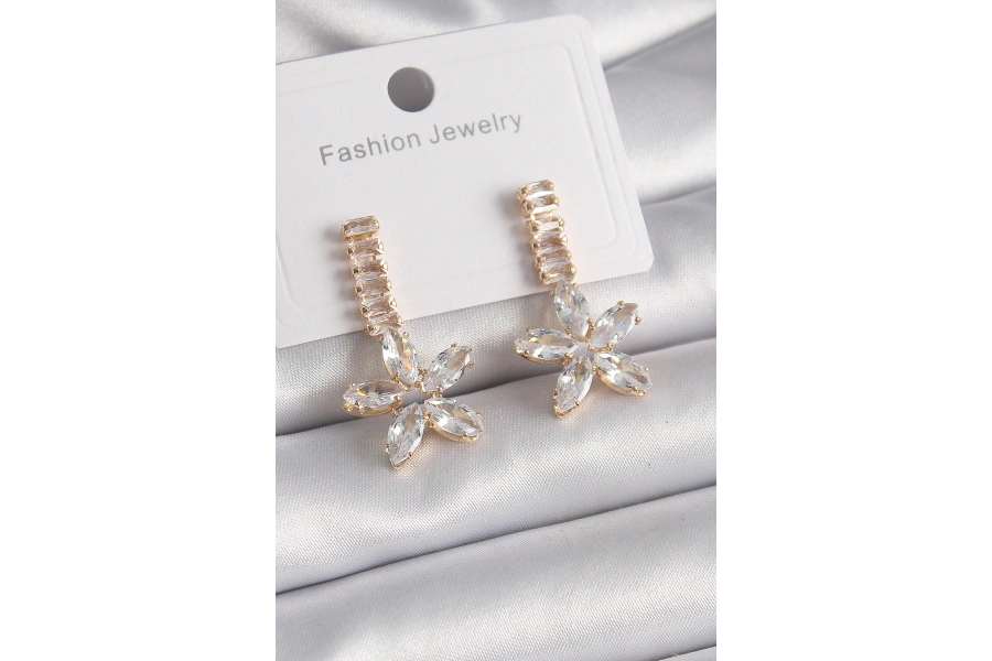 Shoecide Pirinç Gold Renk Su Yolu Zirkon Taşlı Çiçek Model Kadın Küpe