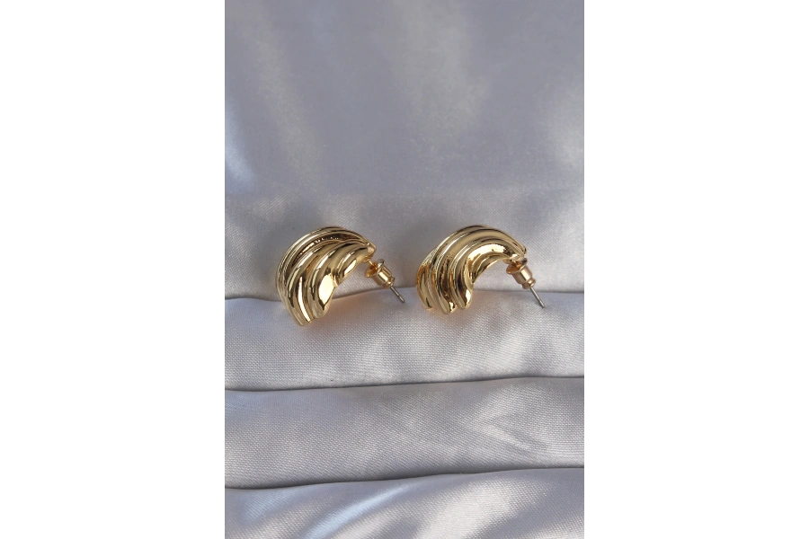 Shoecide Pirinç Gold Renk Tırtıklı Bombe Model Küpe