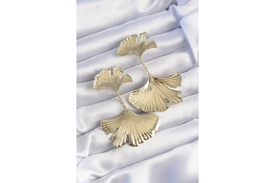 Shoecide Pirinç Gold Renk Tırtıklı Yaprak Model Sallantılı Küpe