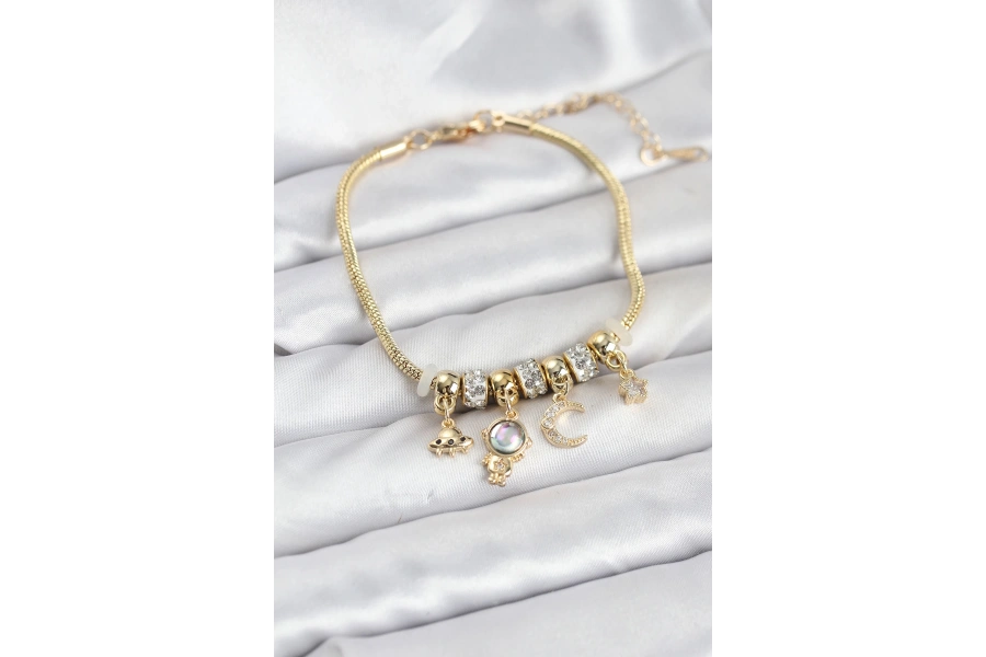 Shoecide Pirinç Gold Renk Uzay Tema Charmlı Kadın Bileklik