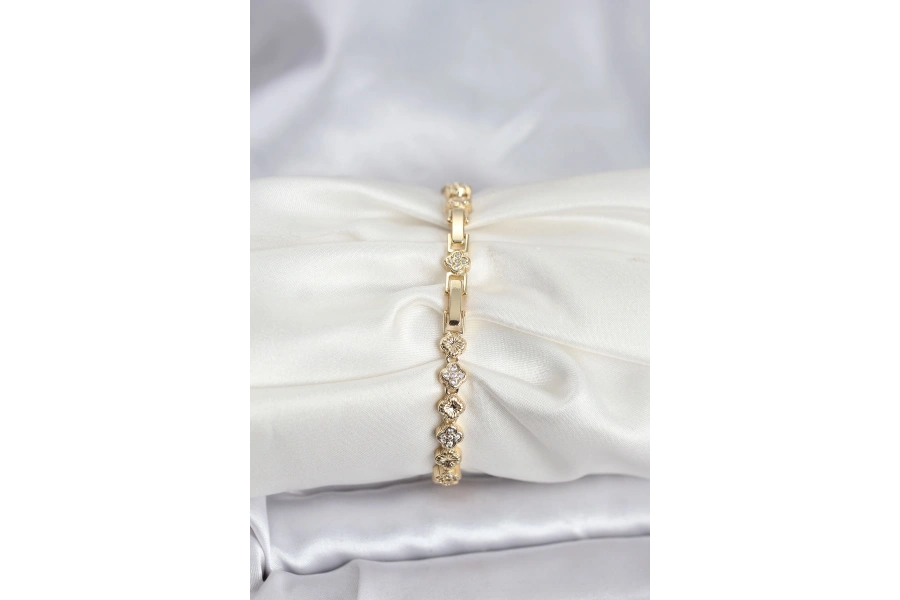 Shoecide Pirinç Gold Renk Vıp Seri Sıralı Yonca Model Zirkon Taşlı Kadın Bileklik