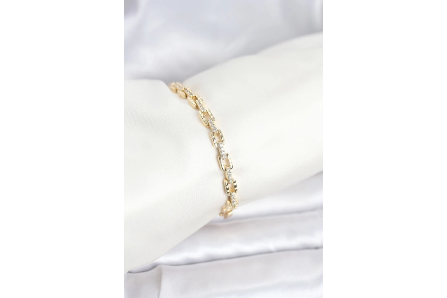 Shoecide Pirinç Gold Renk Vıp Seri Zincir Model Zirkon Taşlı Kadın Bileklik