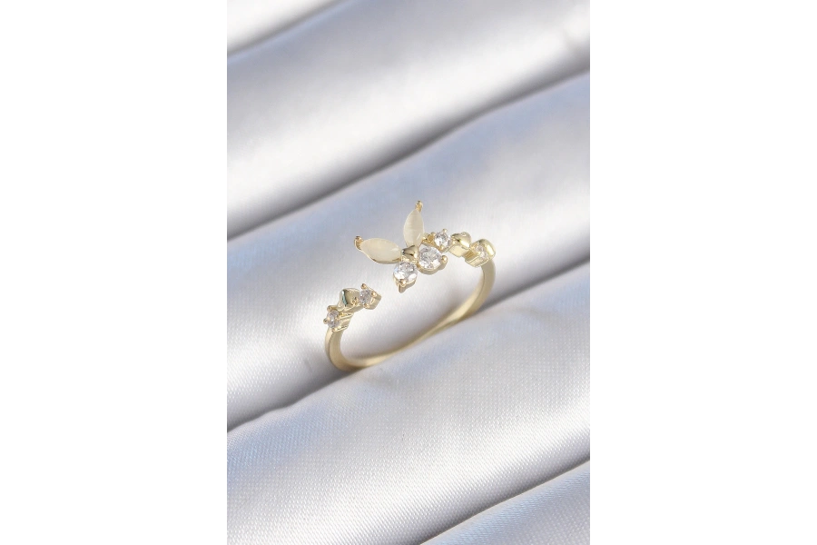 Shoecide Pirinç Gold Renk Zirkon Taş Detaylı Beyaz Mineli Kelebek Model Kadın Yüzük